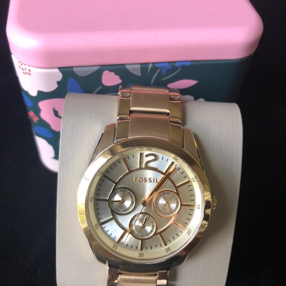 FOSSIL WOMEN’S CHRONOGRAPH WATCH, GOLDTONE, NEW IN BOX, GIFT READY! main image 3